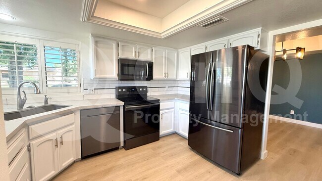 Foto del edificio - 6240 E Kelton Ln