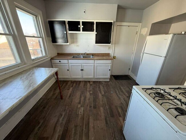 Foto del edificio - 4913 E 85th St