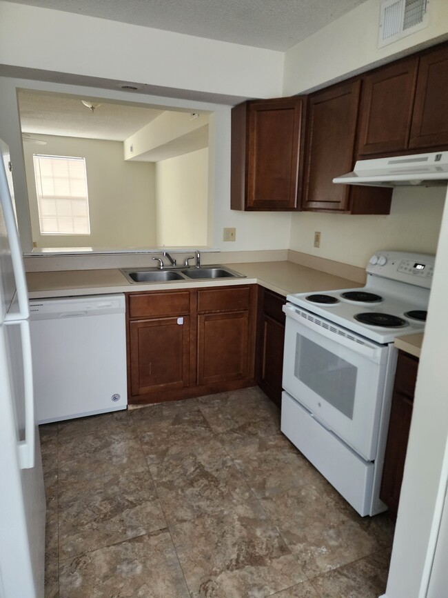Building Photo - 1811 Woodbrooke Dr