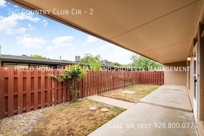 Foto del edificio - 340 Country Club Cir