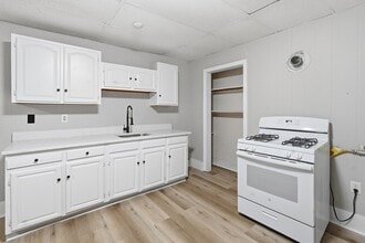 Building Photo - 168 Lunenburg St
