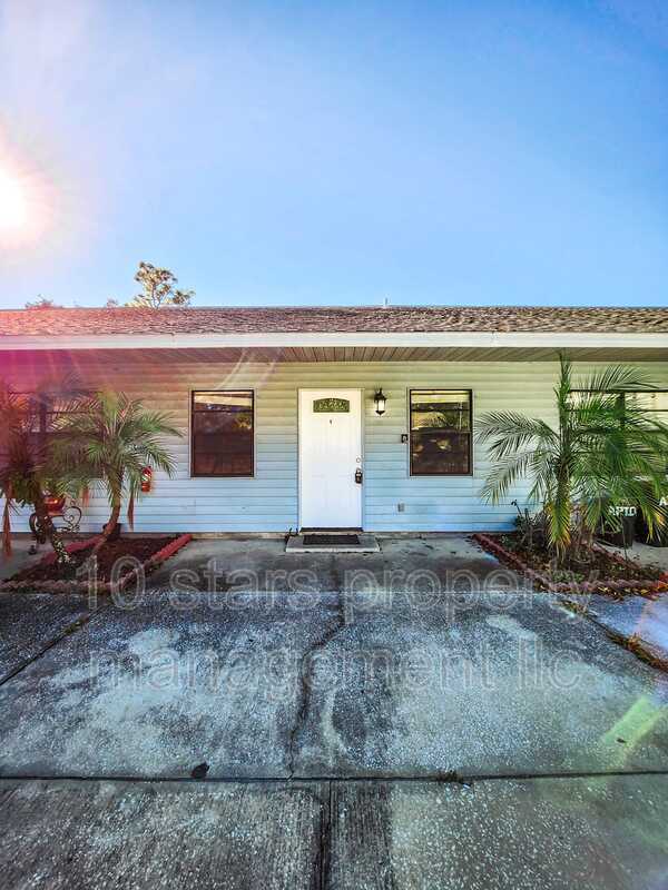 Primary Photo - 1159 E Rohe St