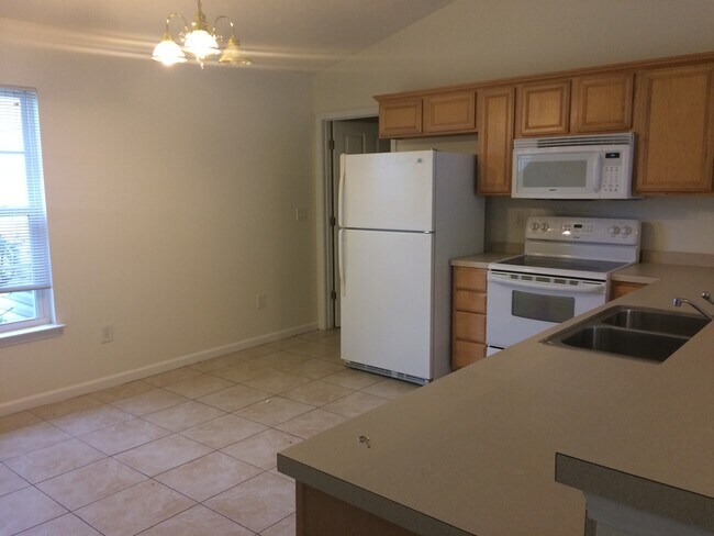 Building Photo - 3 Bed / 2 Bath Single Family Home for Rent...