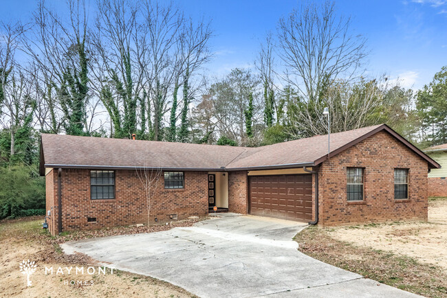 Building Photo - Classic Brick Home in Morrow, GA