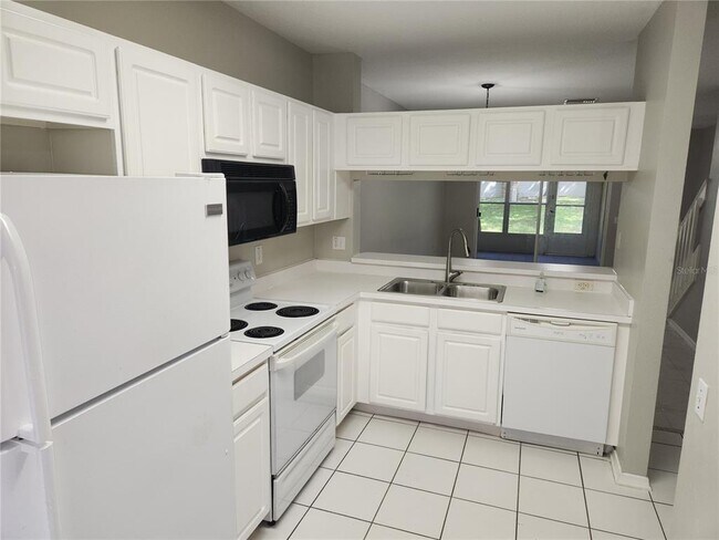 Foto del edificio - 2302 Lake Woodberry Cir