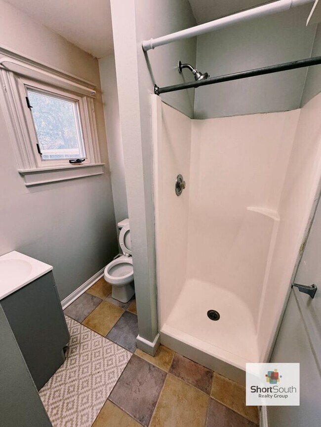 Foto del edificio - Updated 1 bedroom 1 bath main floor unit with Car Port