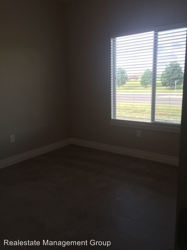 Building Photo - 3422 Sunflower Dr