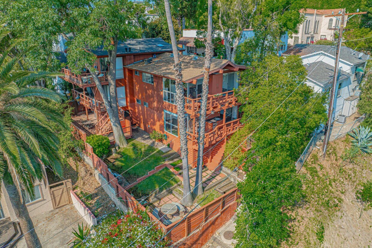 Foto principal - CALL TO BOOK!! Historic & Remodeled 2-Bedr...