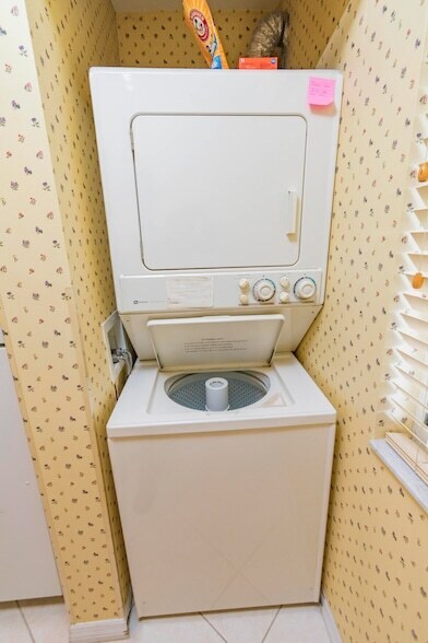 Building Photo - 353 S US Hwy 1