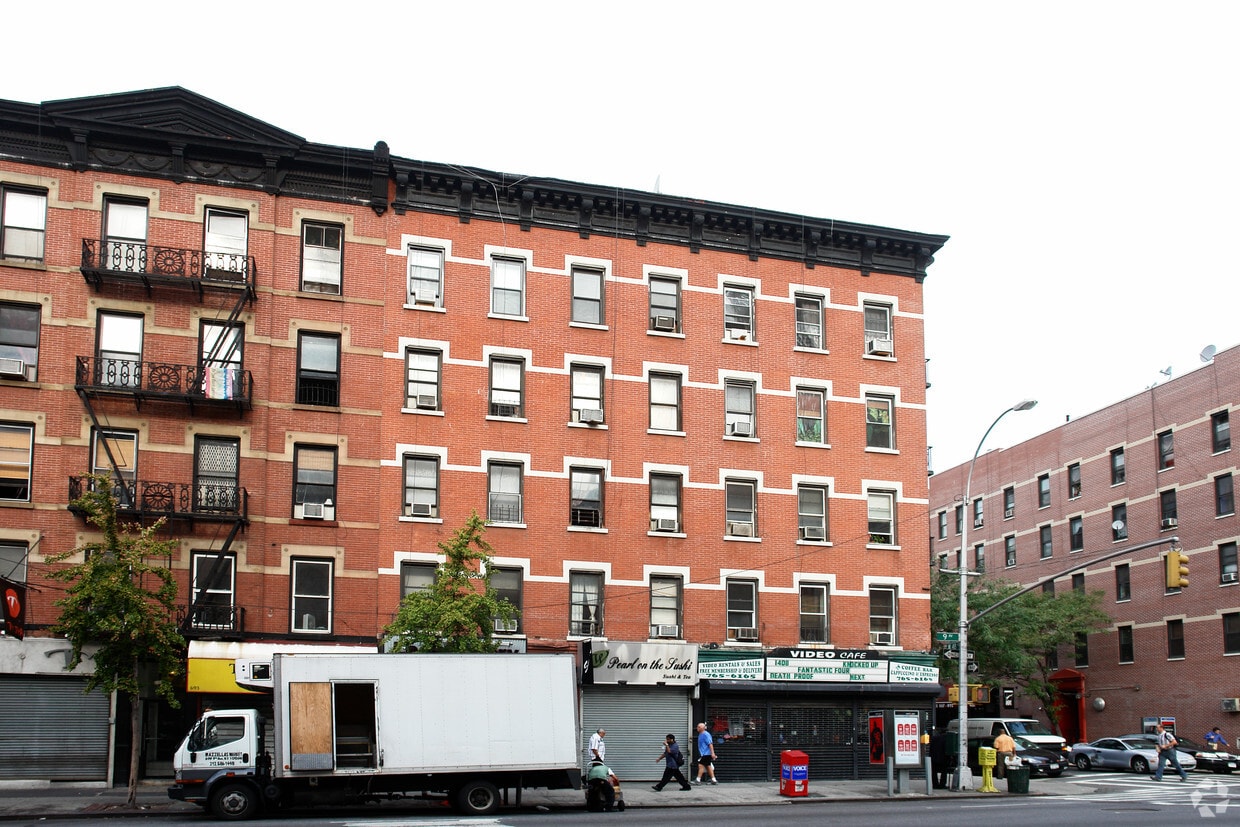 Building Photo - 695-697 9th Ave