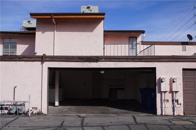 Building Photo - 1722 E University Ave.