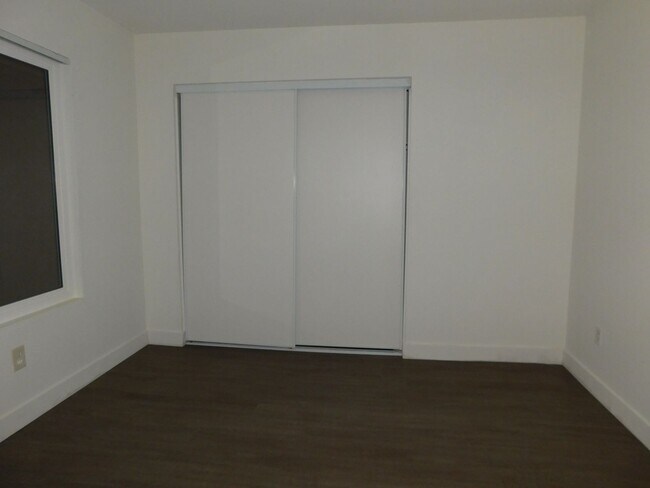 Foto del edificio - 3525-3529 W. Park Balboa Ave.
