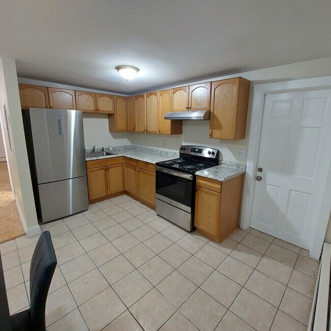 New modern appliance - 174 Summer St