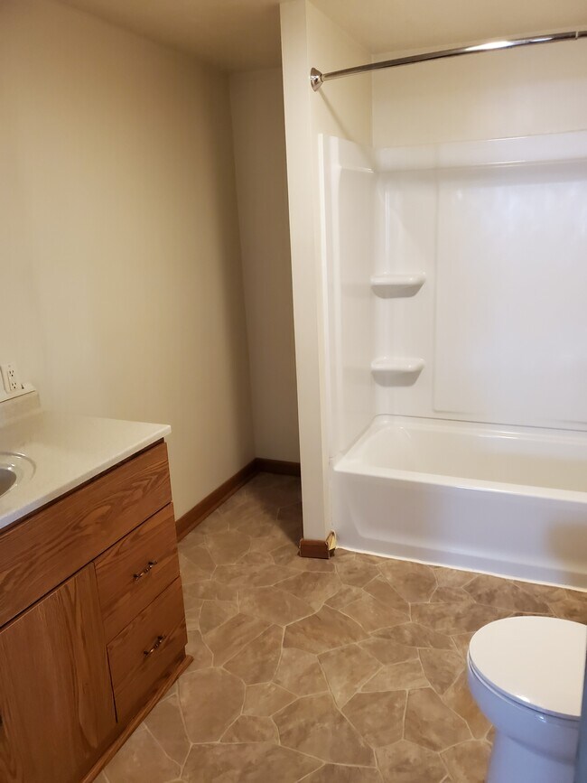 209 8th St, Alton, IA 51003 House Rental in Alton, IA