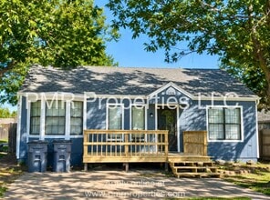 Building Photo - 1405 NW Columbia Ave