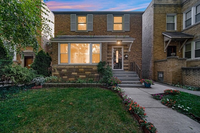 Foto del edificio - 6423 N Seeley Ave