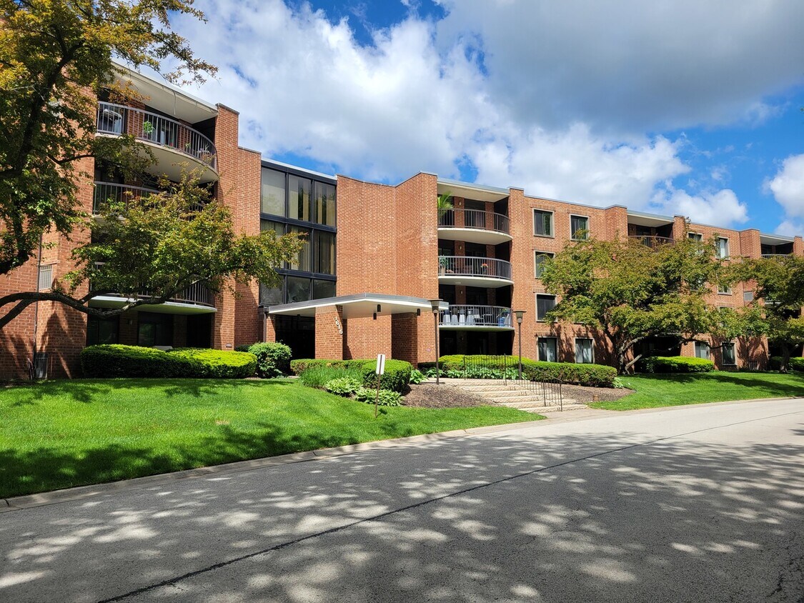 1615 E Central Rd Unit 402A, Arlington Heights, IL 60005 Condo for