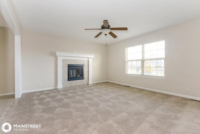 Building Photo - 413 Wiltshire Dr, Raymore, MO 64083