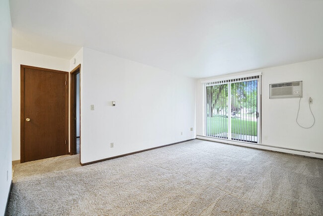 Building Photo - Marquette Highlands Apartments