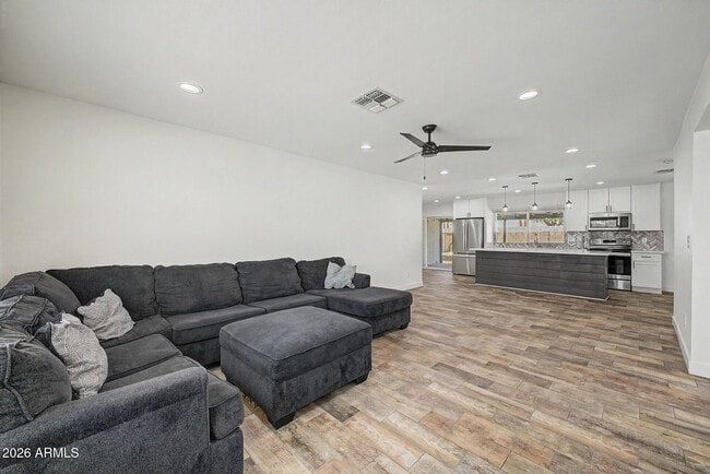 Building Photo - 2174 E Palmcroft Dr