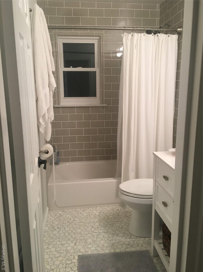 Foto del edificio - 8 Blackford Ave