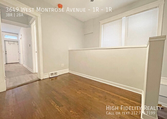 Building Photo - 3649 W Montrose Ave