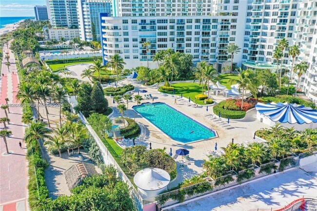 Foto del edificio - 5151 Collins Ave