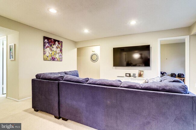 Building Photo - 7761 Inversham Dr