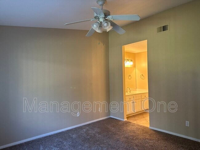 Building Photo - 952 Innkeeper