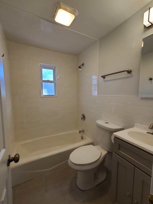 Baño, actualizado 2023 - 24 Beaver Ave