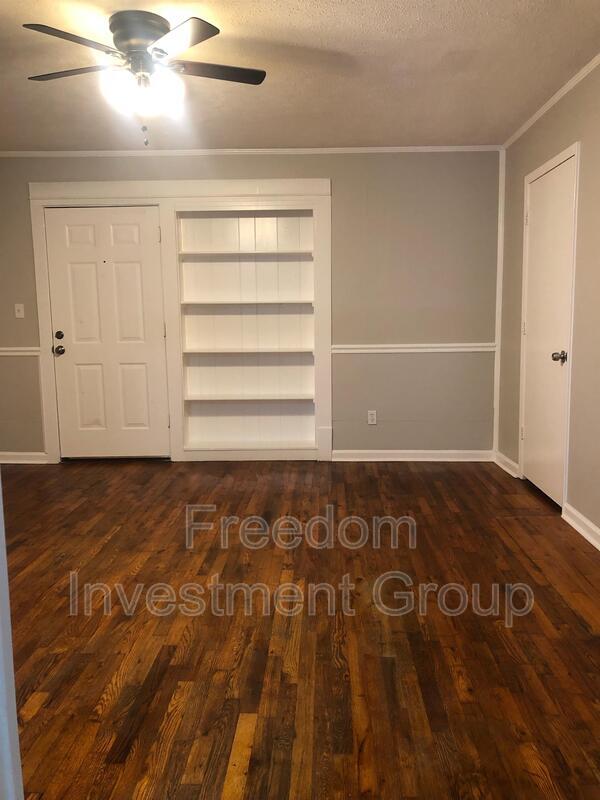 Building Photo - 307 S Magnolia St