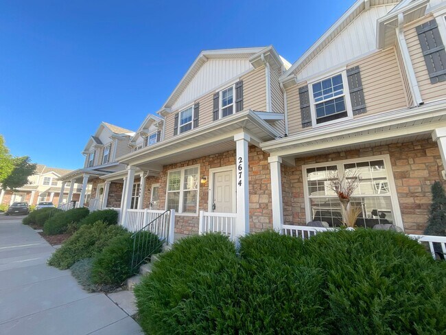 Foto del edificio - 2 Bedroom Townhome Available Near S Circle...