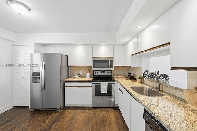 Building Photo - 12950 SW 4th Ct