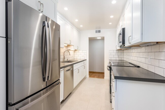 Foto del edificio - Newley Remodeled Sharon Ridge 3 Bedroom/ 2...
