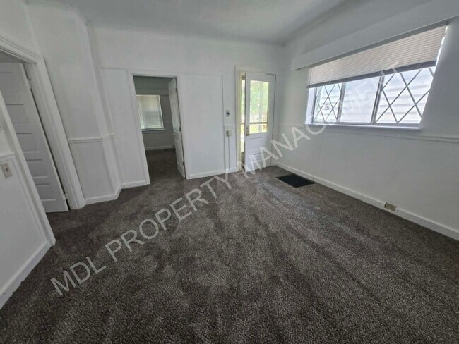 Foto del edificio - 316 N Jackson St