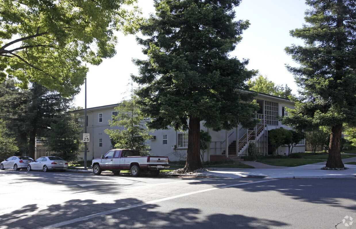 Foto del edificio - 596 N 2nd St