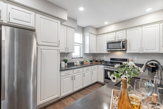 Building Photo - 1460 Lavender Loop