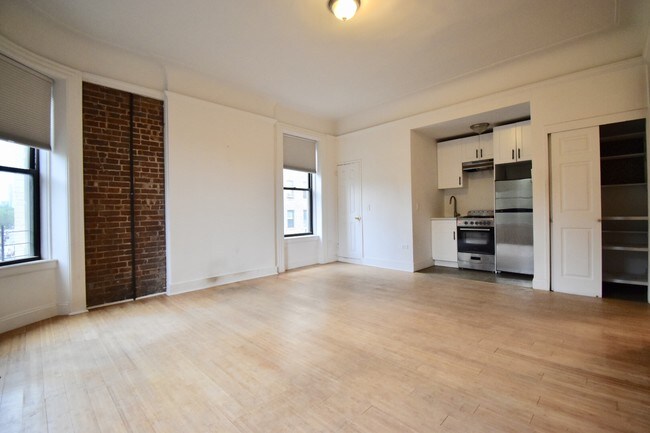 Building Photo - 471 Central Park West