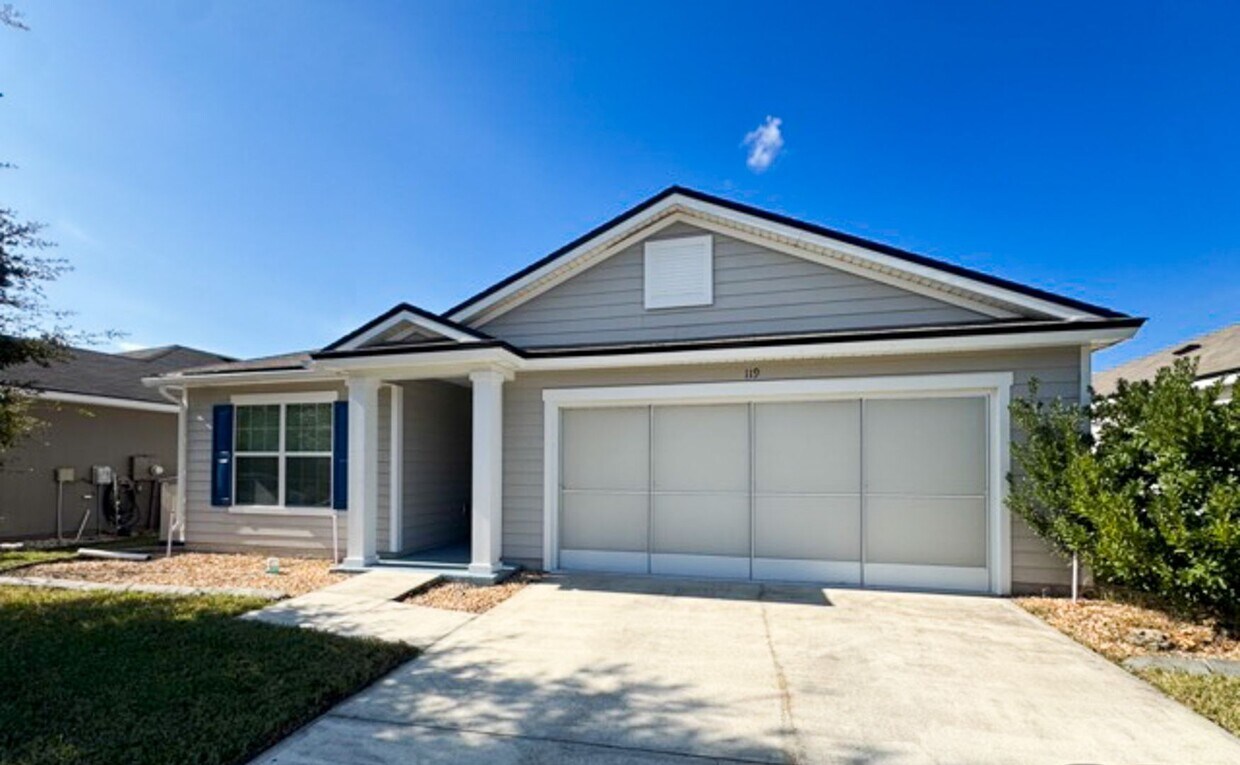 Foto principal - MOVE-IN SPECIAL $1950 - GATED COMMUNITY & ON THE GOLF COURSE!