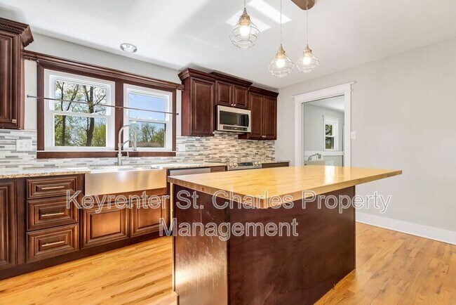 Foto del edificio - 600 Riverview Ln