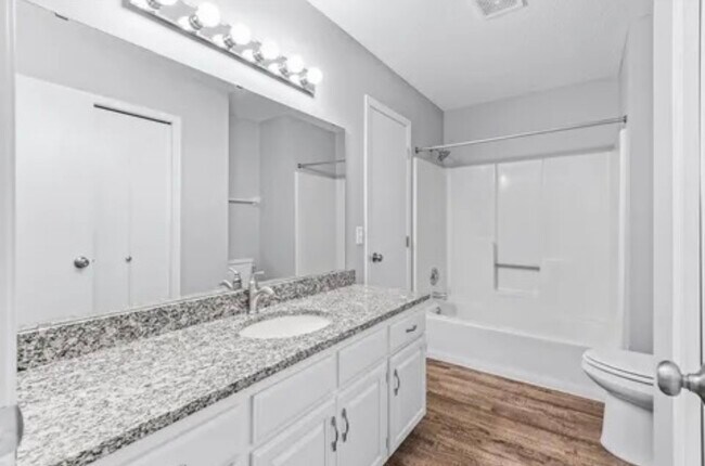 Foto del edificio - 602 78th Ave NE