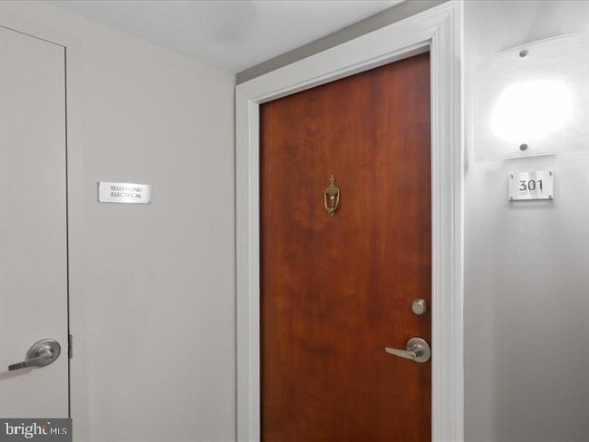 Foto del edificio - 915 E St NW