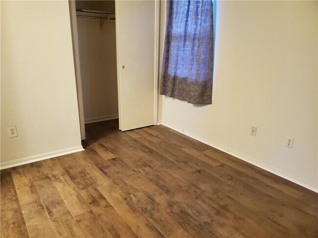 Building Photo - 511 Old Forge Dr