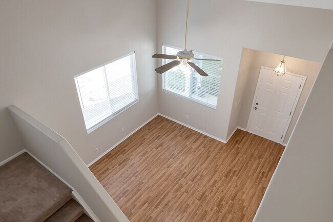 Building Photo - Newly updated 3 Bedroom Home