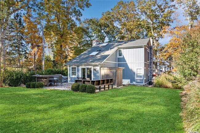 Building Photo - 2460 Paradise Shores Rd
