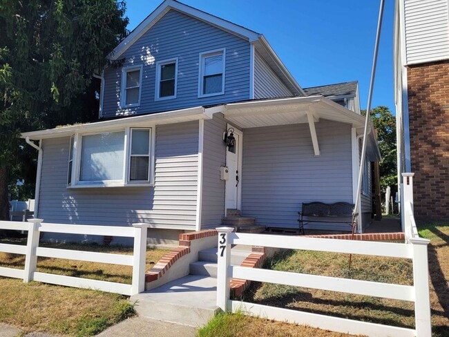 Building Photo - 37 Linden Ave