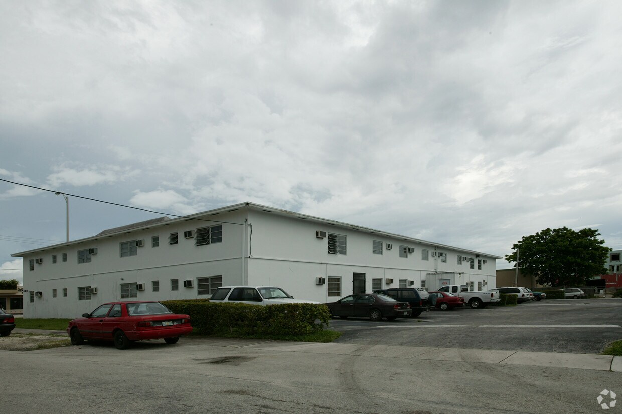 Building Photo - 660 SW 57th Ave
