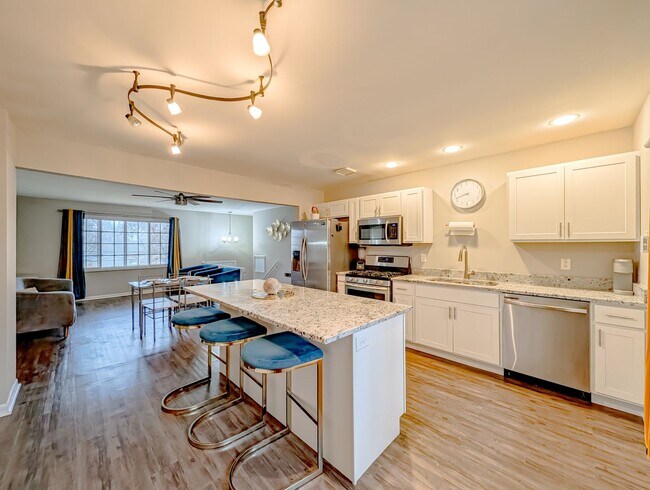 Foto del edificio - 8616 Hickory Ave