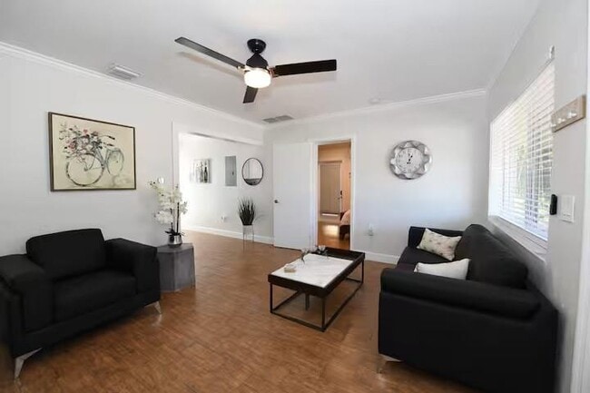 Foto del edificio - 4901 NE 6th Ave