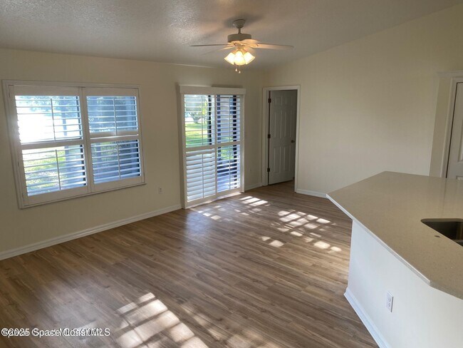 Foto del edificio - 6946 Hammock Lakes Dr